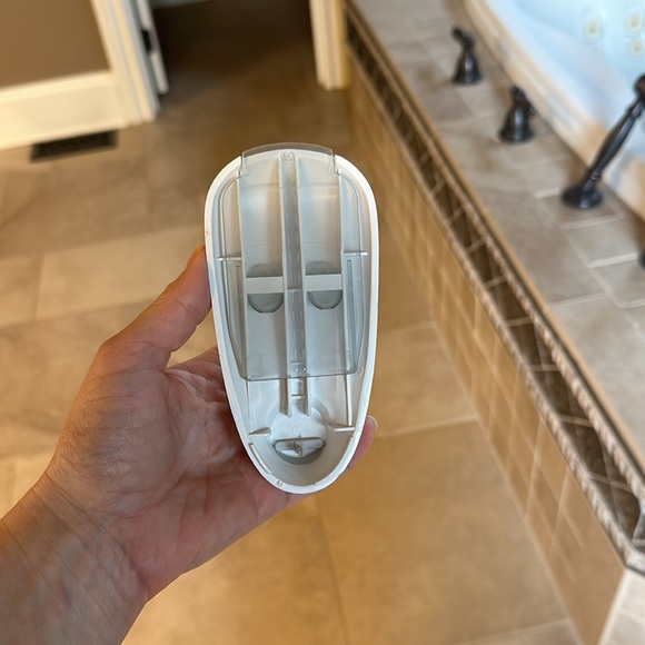 Command large bathroom hook - Picture 3 of 4